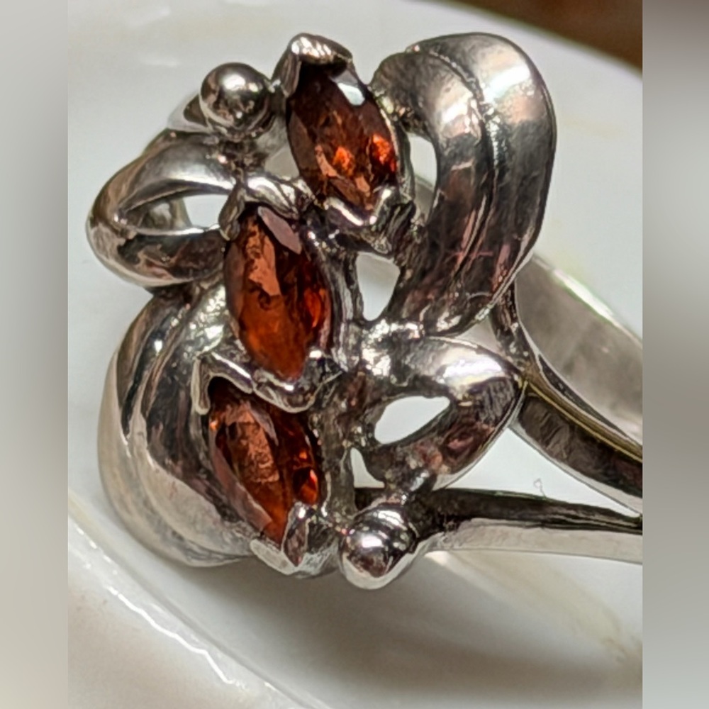 Vintage Silver and Garnet Gemstone Women's Ring size 8.5